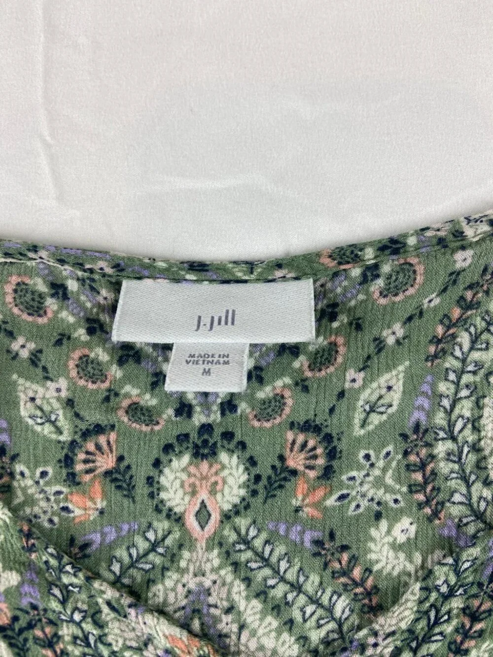 J. Jill Crinkled Button-Front Top | Floral Paisley | Size Medium | Sage Green | - Picture 5 of 10